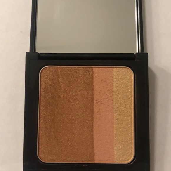Bobbi Brown Brightening Blush in Bronze. - Picture 2 of 4